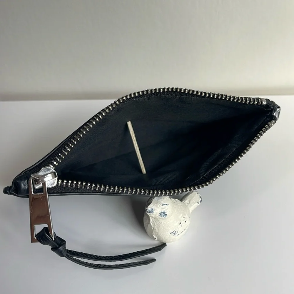 Bandolier Minimal Pouch And Strap
FLAT ZIP POUCH IN BLACK/SILVER - Picture 8 of 16